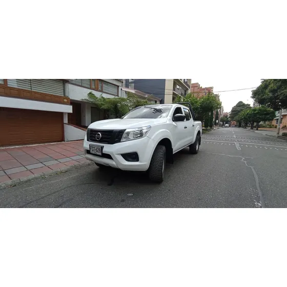Nissan Np300 Frontier 2.5 Cd 4x4 Se Mt 4p