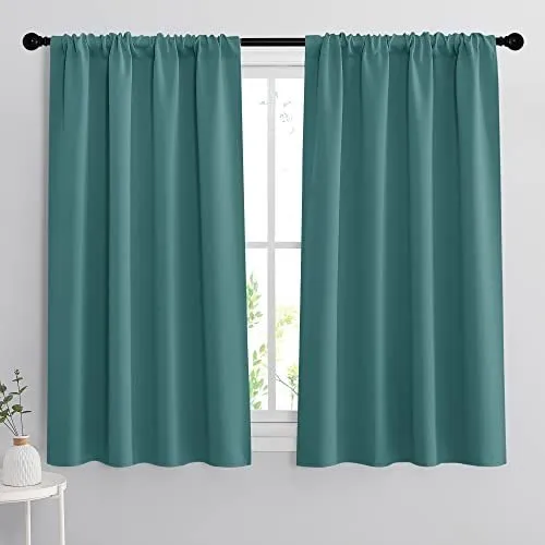 Cortinas De La Ventana De La Habitación De La Casa 6z8cl