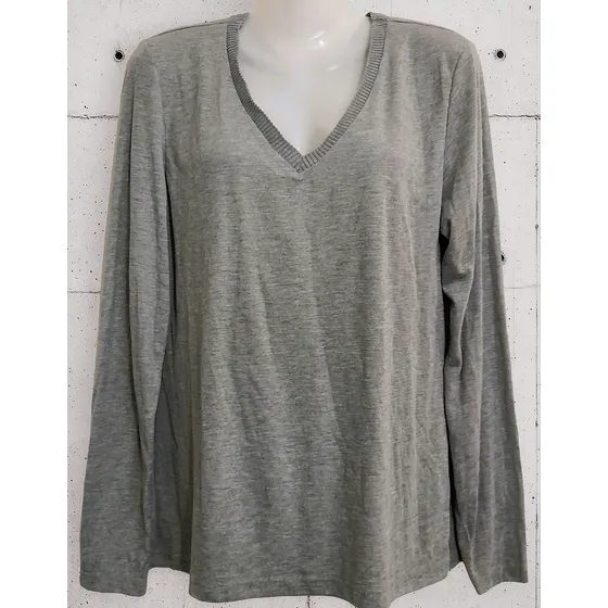 Buzo Color Gris En Hilo, Escote V, Para Dama.talle L.nuevo.