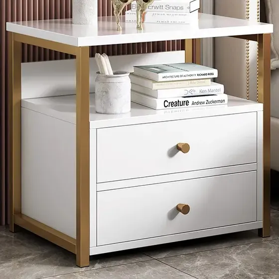 Mesita De Noche Moderna Con Doble Cajón, Marco De Acero Dorado, Acabado Blanco Brillante, Gran Almacenamiento, Mueble Elegante Para Dormitorio | Cuotas sin interés