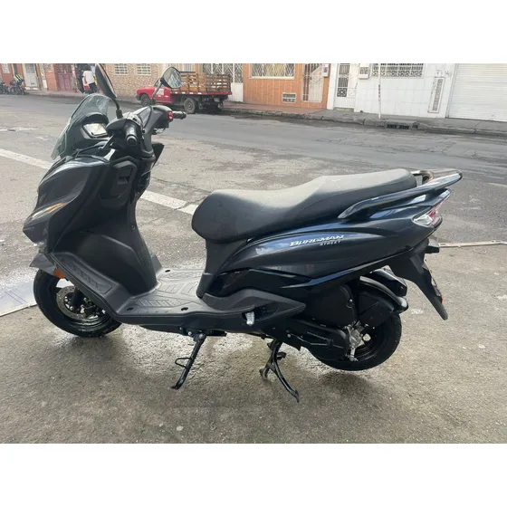 Vendo Moto Suzuki Burgman 125 Modelo 2025