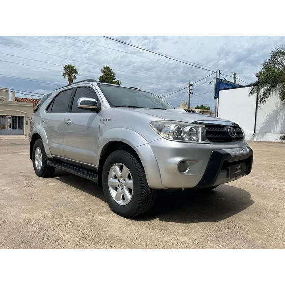 Toyota Hilux Sw4 3.0 Srv Cuero I 171cv 4x4 4at