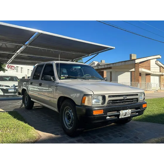 Toyota Hilux Pick-up Hilux D/cabina Diesel Dlx 4x2