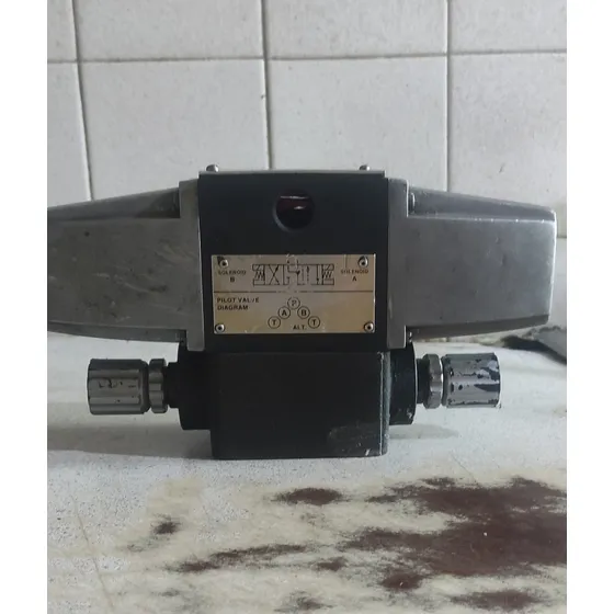 Válvula Hidroeléctrica  Direccional Centro Cerrado Vickers