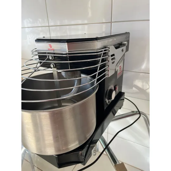 Masseira Espiral Aes-05 Pr Epoxi 10 Velocidades 5kg Preta -