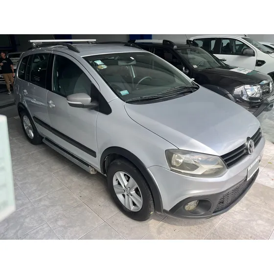 Volkswagen Suran Cross 1.6 Highline 101cv