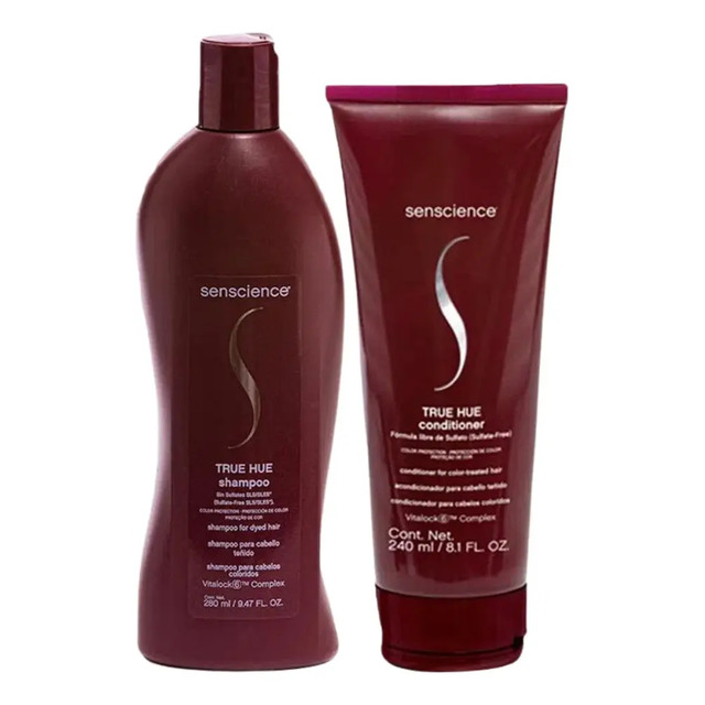 Kit de cuidados capilares Senscience True Hue contendo um frasco de shampoo de 280ml e um frasco de condicionador de 240ml em embalagens bordô
