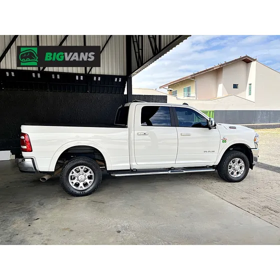 Ram Ram 3500 6.7 Laramie Cab. Dupla 4x4 Aut. 4p
