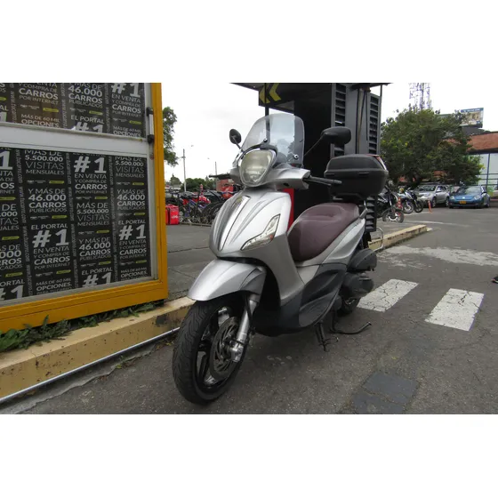 Scooters Piaggio 330 Beverly At