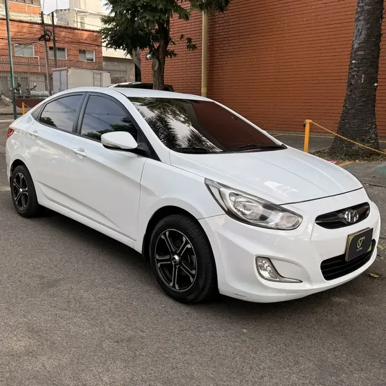 Hyundai Accent 2015 1.4l 5 P