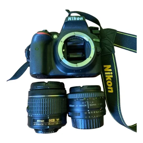 Camera  Nikkon D3300 + 2 Lentes 12mm-55mm  E 50mm
