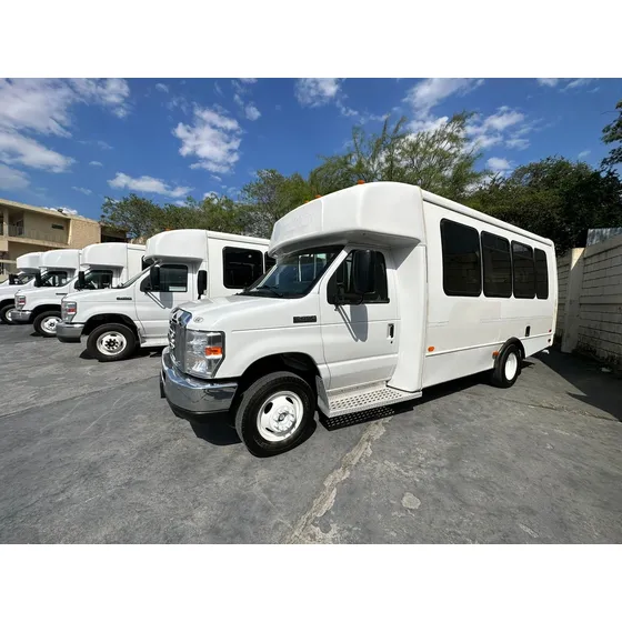 Microbus Ford E-450 2017