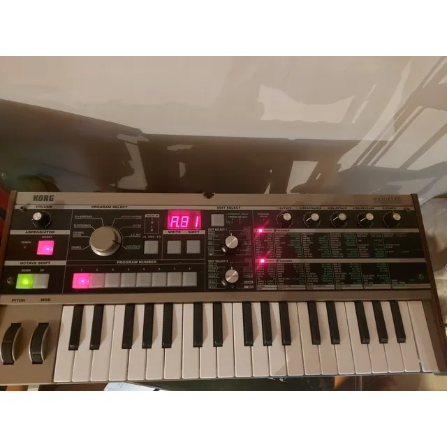 Korg Microkorg Sintetizador Analogico Vocoder Color Plateado