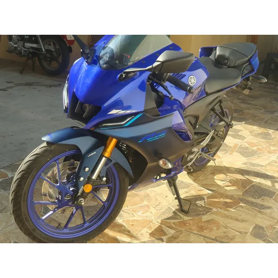 Yamaha R15 V4