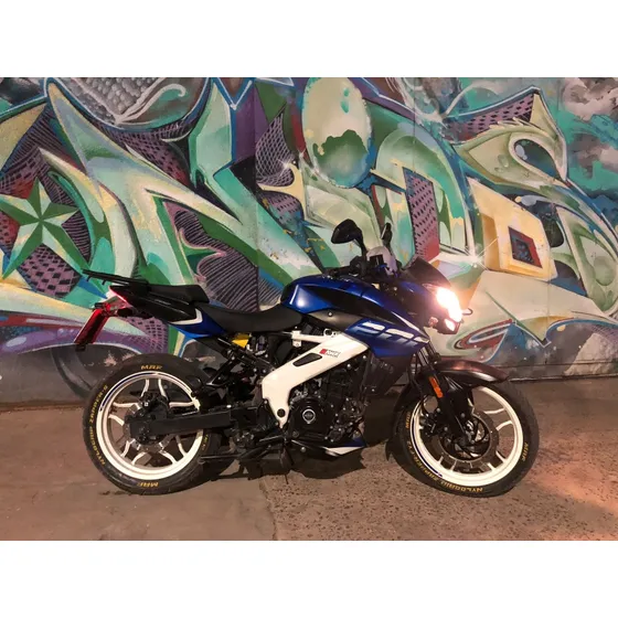 Rouser Ns 200