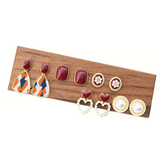 Set 5 Pares De Aretes De Perlas Huecas Con Forma De Corazón.