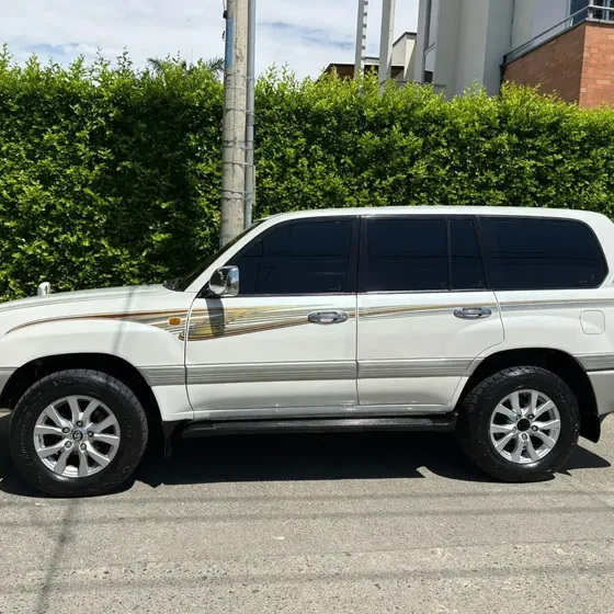Toyota Land Cruiser 2001 Sahara L-100