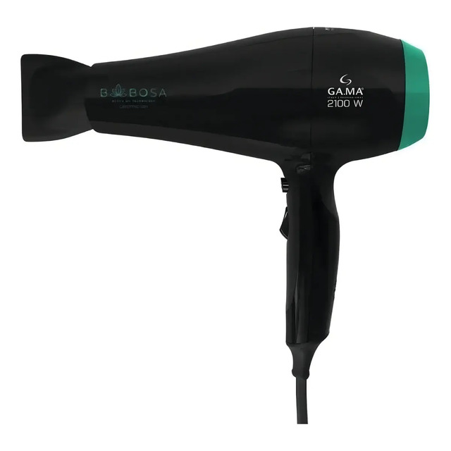 Secador de cabelo GA.MA Italy Babosa Ceramic Ion na cor preta com detalhes em verde no bocal posterior e bico direcionador acoplado.