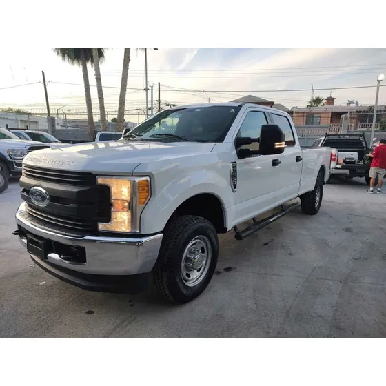 Ford F-250 2017 Ford F250 Crew Cab 4x4 6.2l
