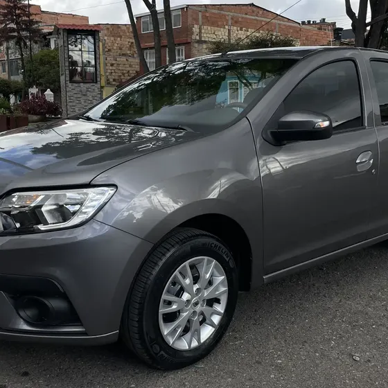 Renault Logan 2021 1.6 Expression / Life +