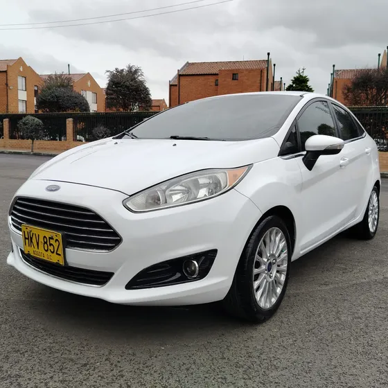 Ford Fiesta 2014 1.6 Titanium Full Equipo Techo Cuero Aut 4 Cilindros