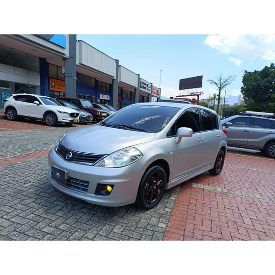 Nissan Tiida Hb 1.8 Premium