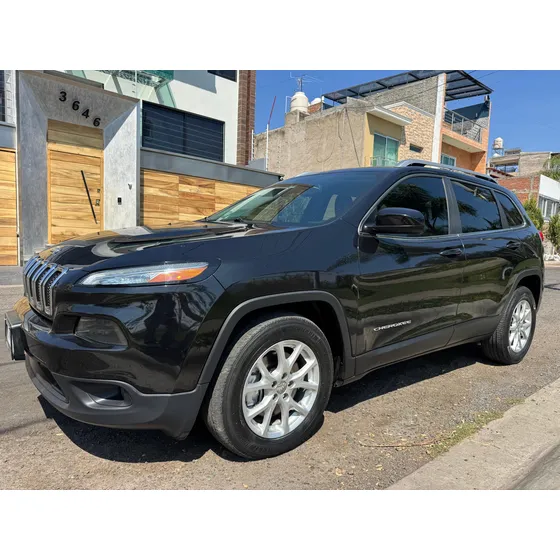 Jeep Cherokee 2.4 Latitude Mt