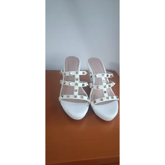 Sandalias Blancas Tacón Corrido 37 Usadas