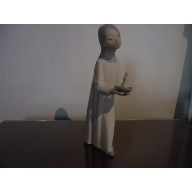 Figura Marca Lladró Original Niña Con Palmatoria. Nueva