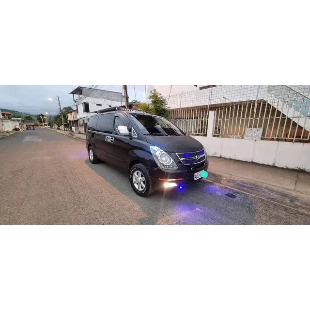 Furgoneta 12 Pasajeros Hyundai H1 Año 2013