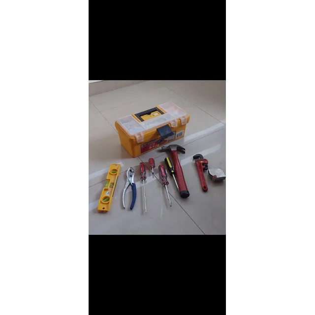Caja De Herramientas Con Varias Piezas Usada 
