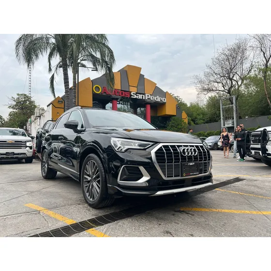 Audi Q3 Select