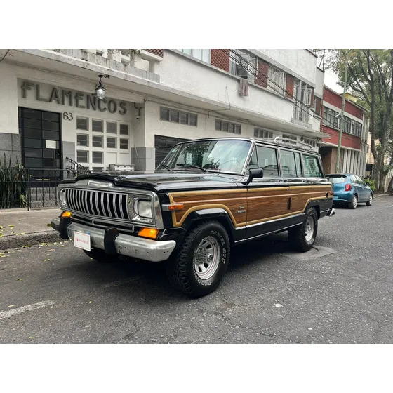 Jeep Grand Wagoneer