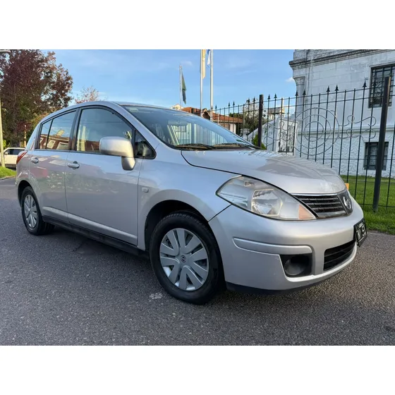 Nissan Tiida 1.8 Visia
