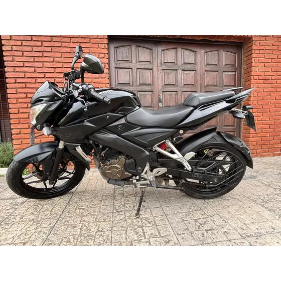 Rouser Bajaj 200ns Negra