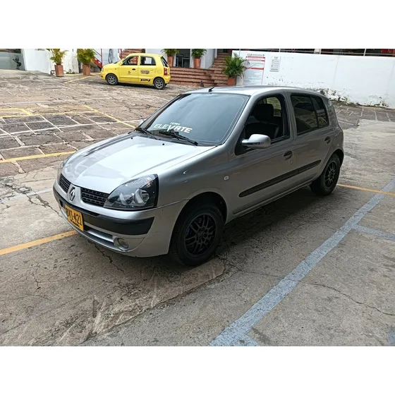 Renault Clio Sedan