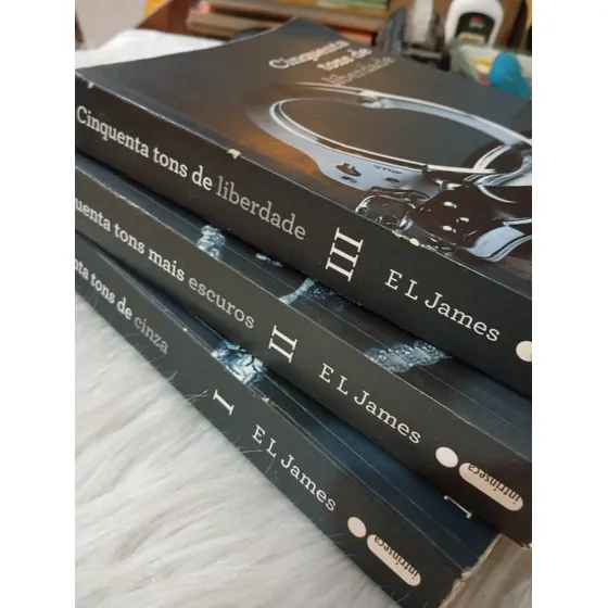 Livros Trilogia Cinquenta Tons De Cinza