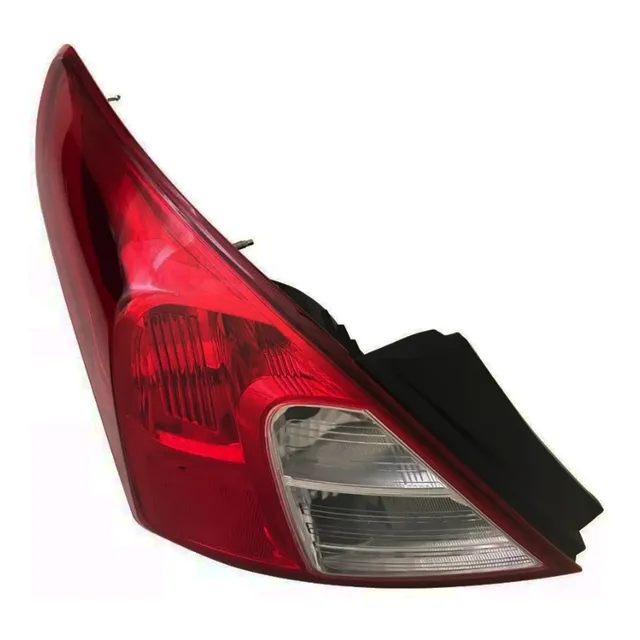 Calavera Trasera Izquierda C Base Nissan Versa 2012 2013