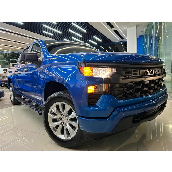 Chevrolet Silverado 5.3 V8 Custom Doble Cabina 4x4 At