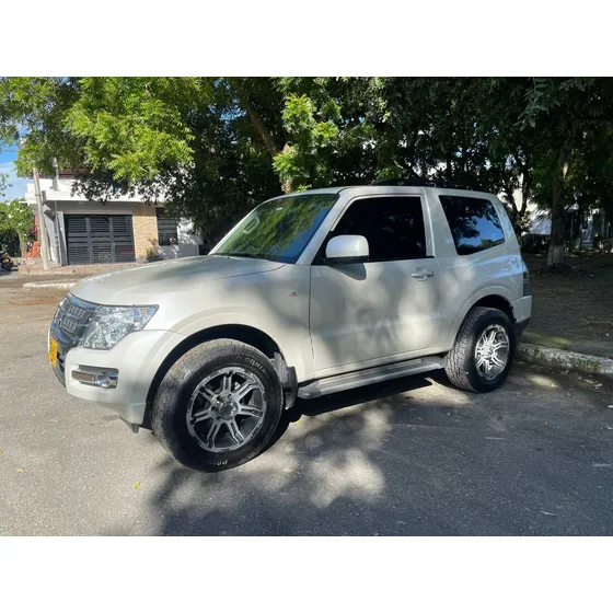 Mitsubishi Montero 3.5 Hard Top
