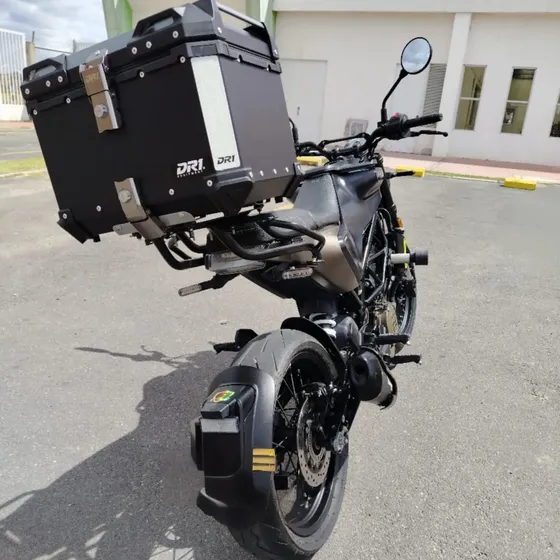 Husqvarna Svartpilen401,modelo 2023, Cilindrada 373, Negro