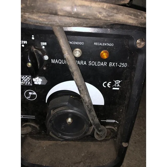 Maquina De Soldar 110-220v Portatil Bayan Power Usada 