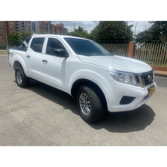 Nissan Np300 Frontier 2.5 Cd 4x4 Se Mt 4p