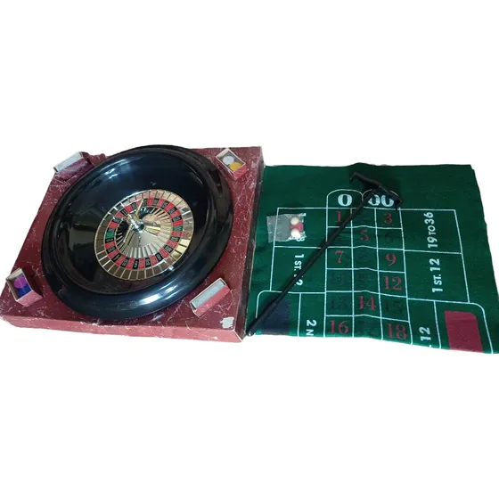 Ruleta De Casino Cartas Poker Blackjack Y Fichas De Poker 