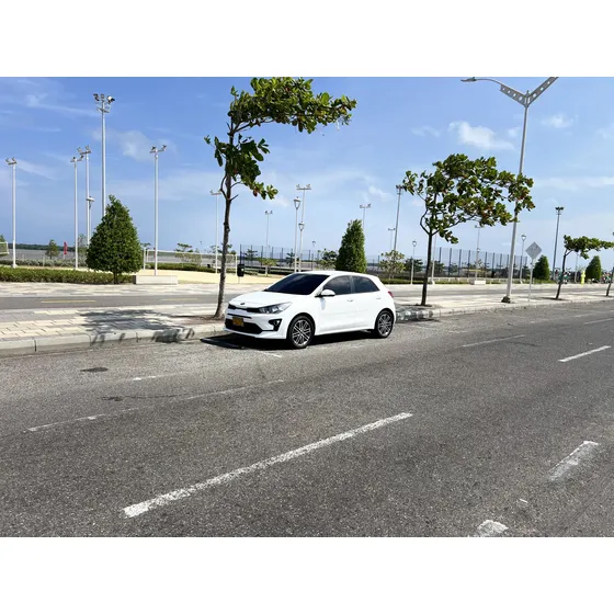 Kia Rio 1.4 Vibrant Hb At