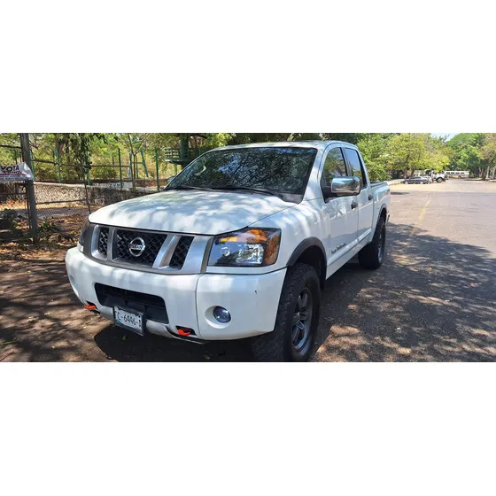 Nissan Titan 5.6l Cab Pro-4x V8 4x4 At