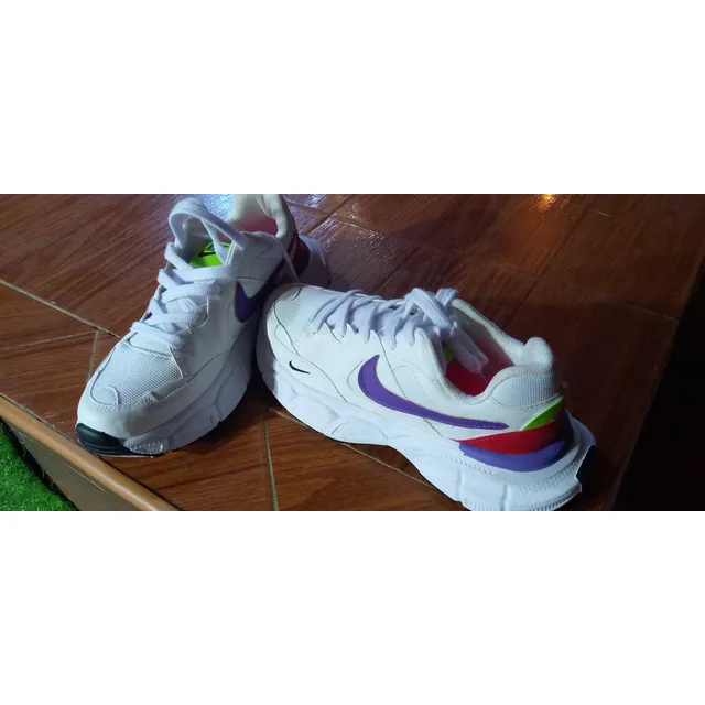 Zapatos Deportivos Unisex. Marca Nike.