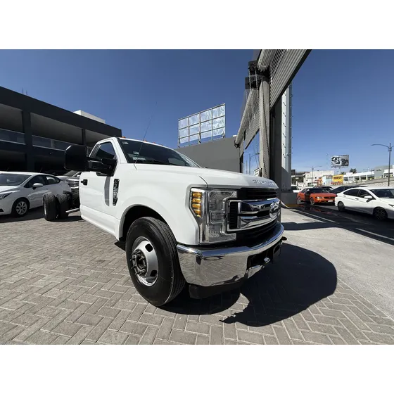 Ford F-350 6.3l Xl 6.2 Plus Mt