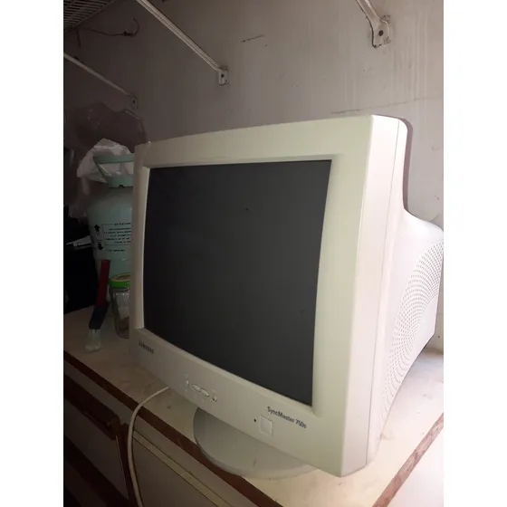 Monitor Crt 17 Marca Samsung Usado En Buenas Condiciones