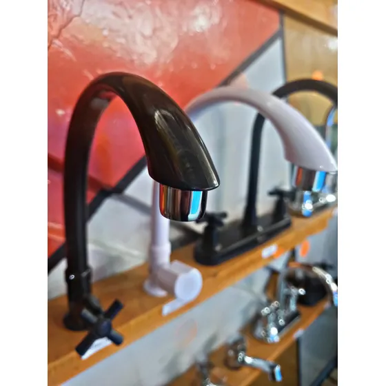 Grifería Cuello De Cisne Con Manilla Cross Belt G
